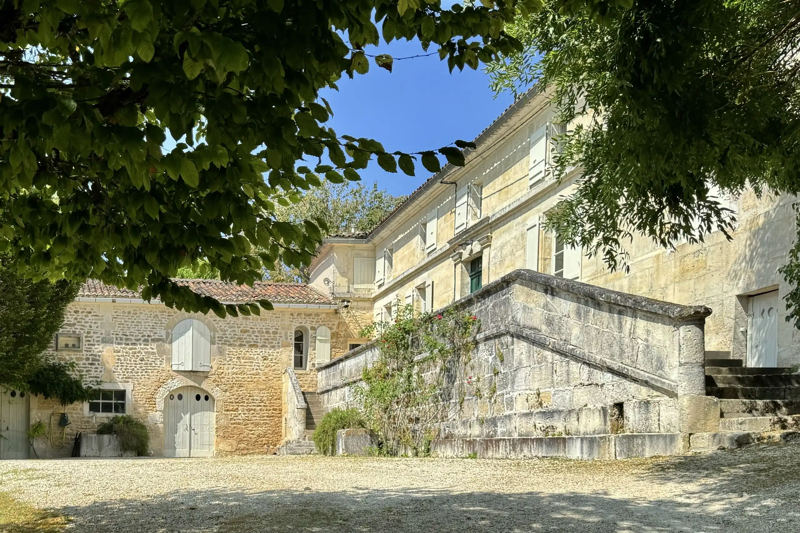 Vakantiegeluk te koop! Romantische eigendom op de heuveltop foto 13