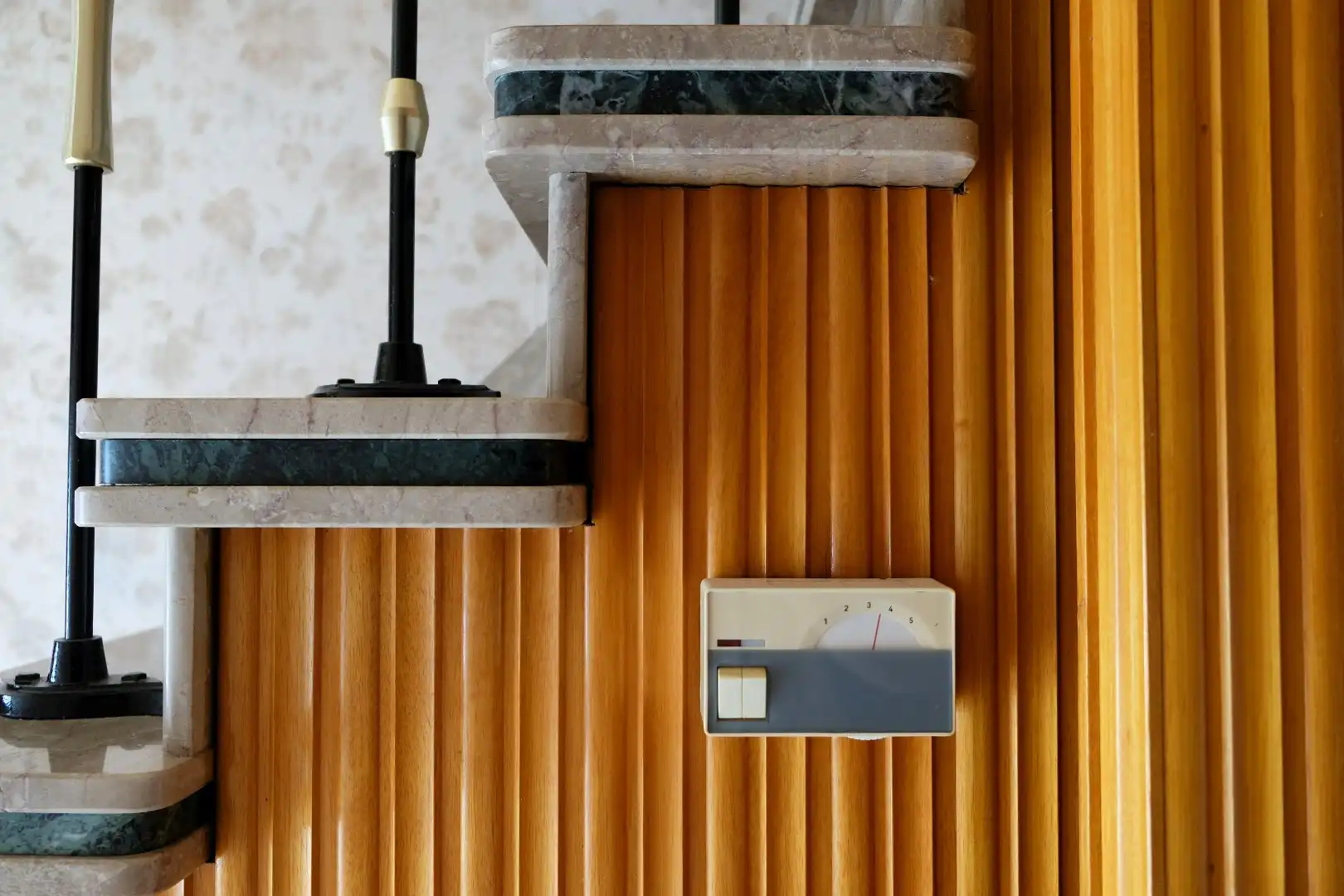 Ruime woning met garage, bijgebouwen en tuin en veel potentieel voor extra slaapkamers foto 3