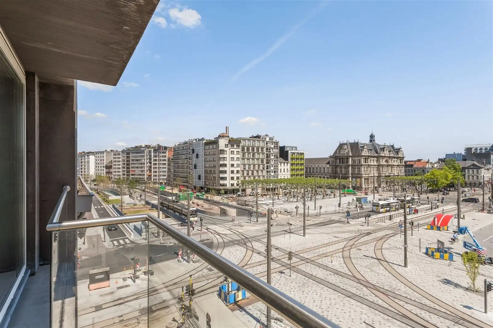 Stijlvol en volledig gemeubeld 2 slaapkamer appartement op toplocatie! foto 7