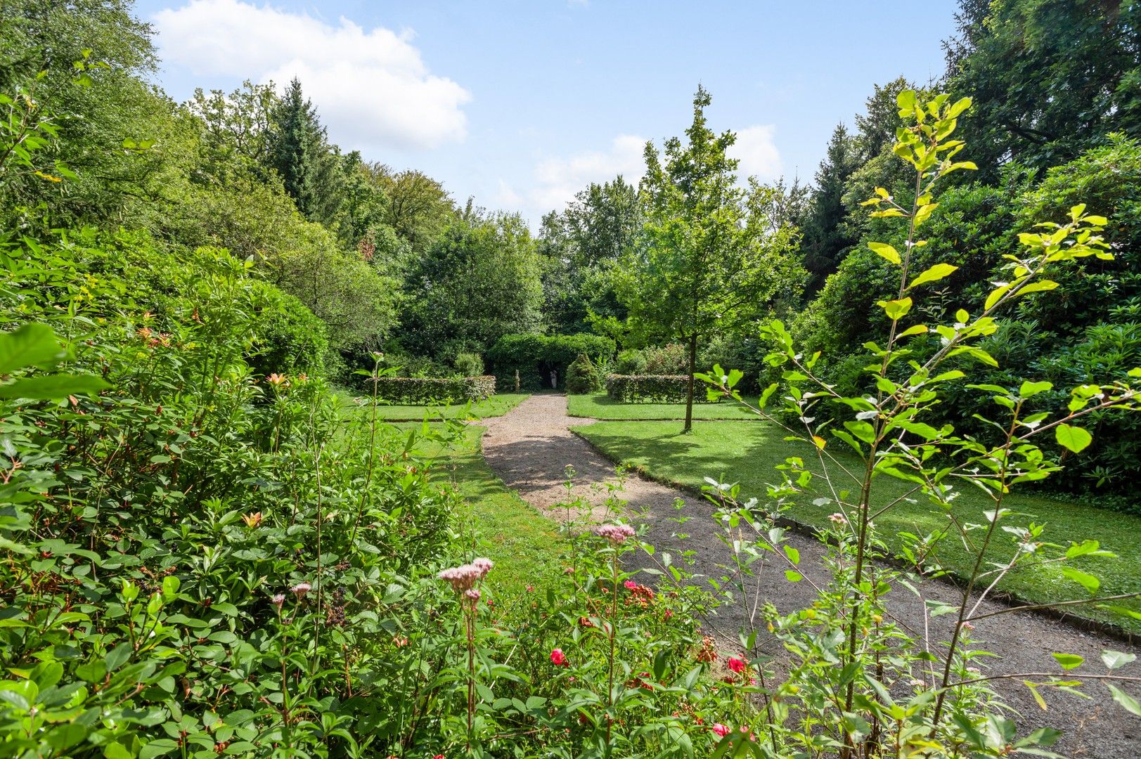 Romantische villa met grote tuin en veel privacy in Schoten foto 26