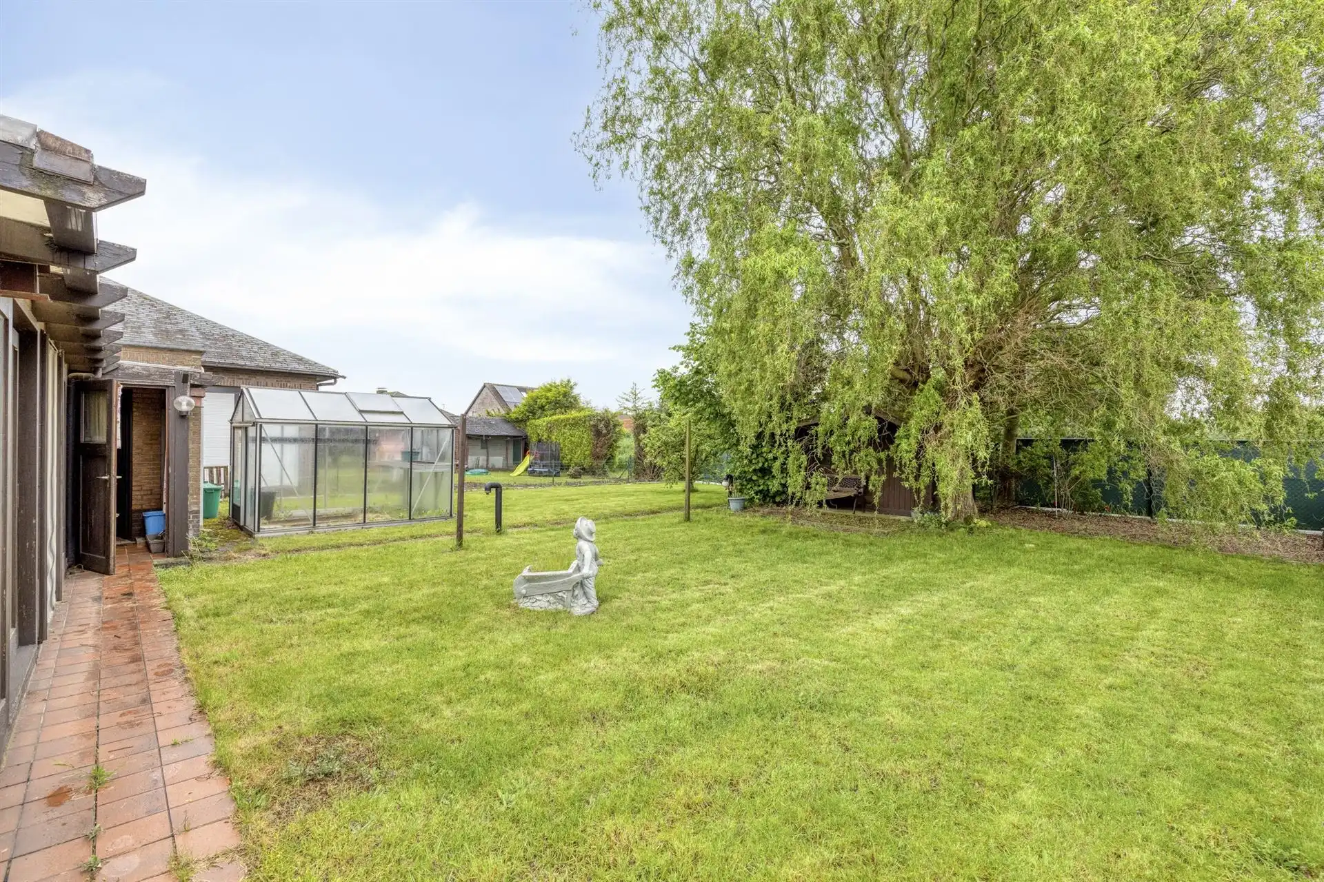 Laagbouwwoning met 2 slaapkamers, garage en tuin.  foto 21