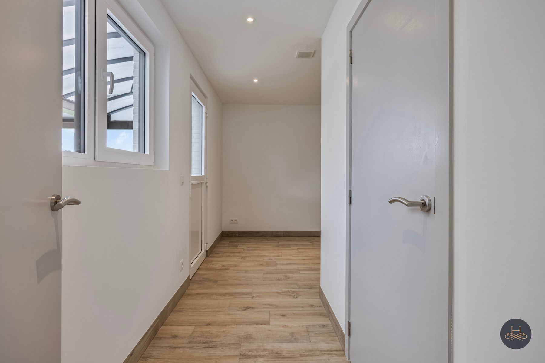Totaal gerenoveerde woning met grote tuin foto 14