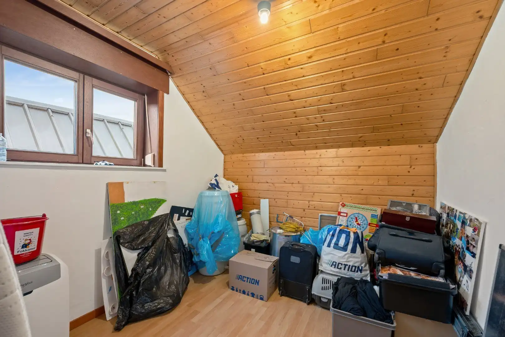 Instapklare halfopen woning met 5 slaapkamers, zonnige tuin en garage in Roeselare foto 13