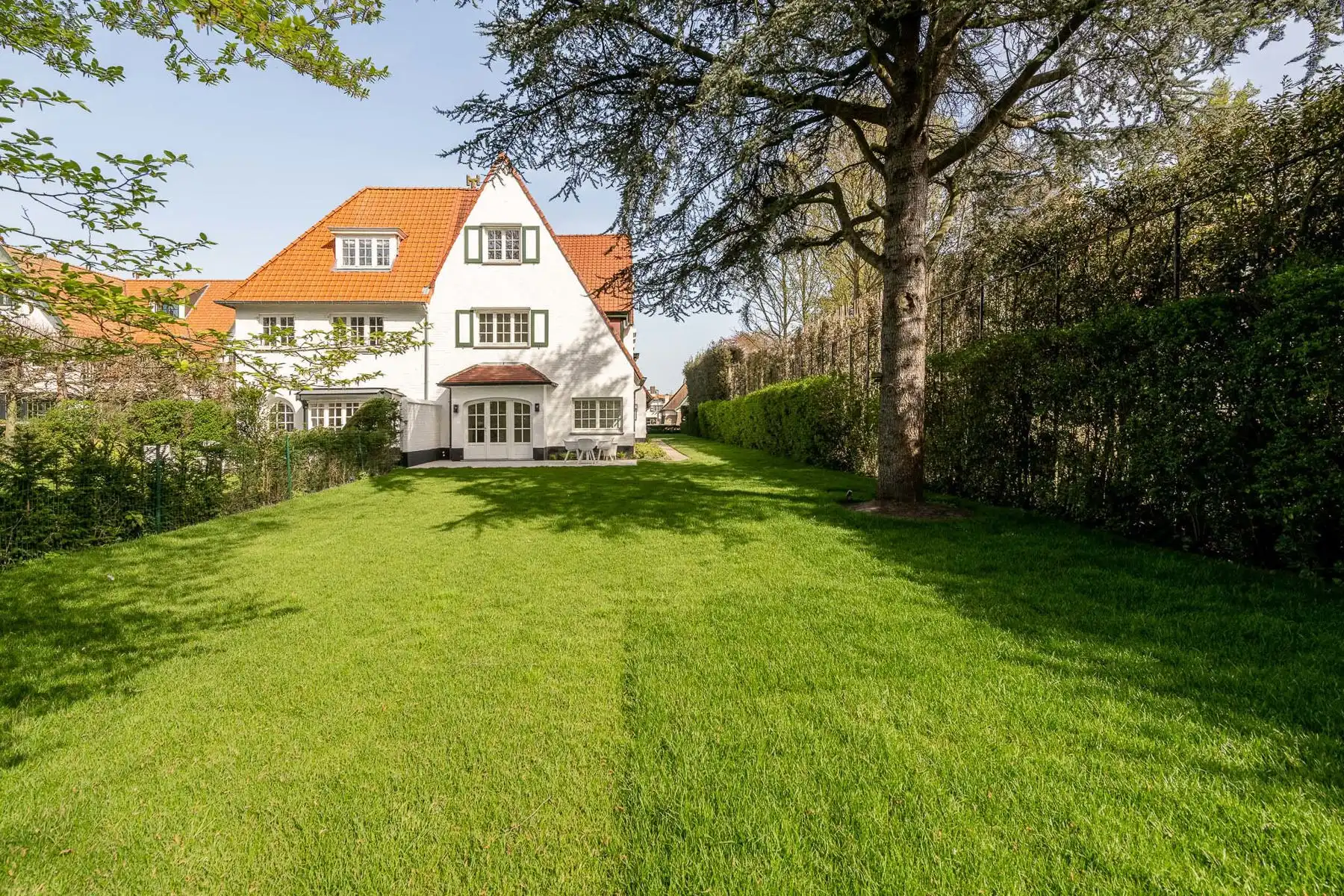 Gerenoveerde, ongemeubelde koppelvilla met zuidgerichte tuin palend aan de golf - Zoute foto 2