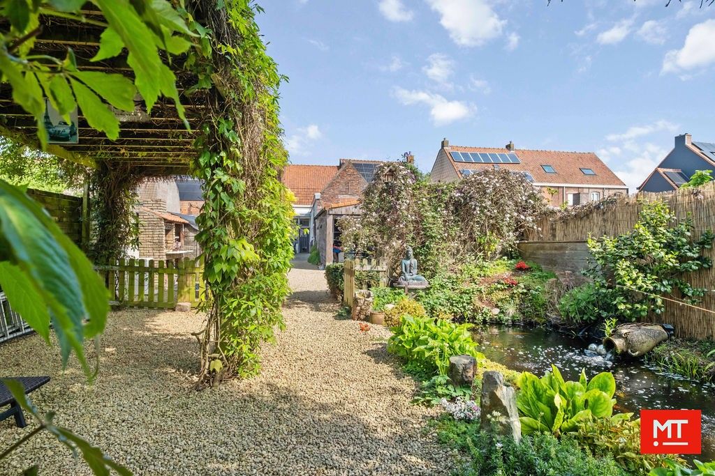 Te renoveren woning met 4 slpk, garage, zonnige tuin en uitweg in Dikkebus foto 9