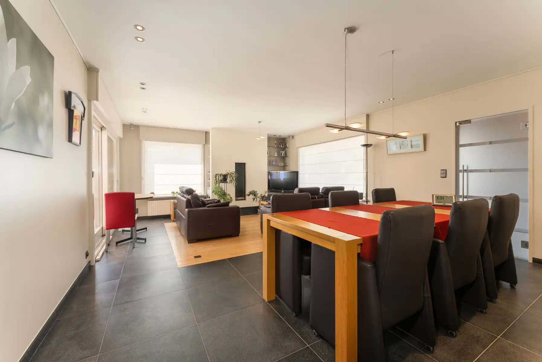 Ruime woning met loods foto 7