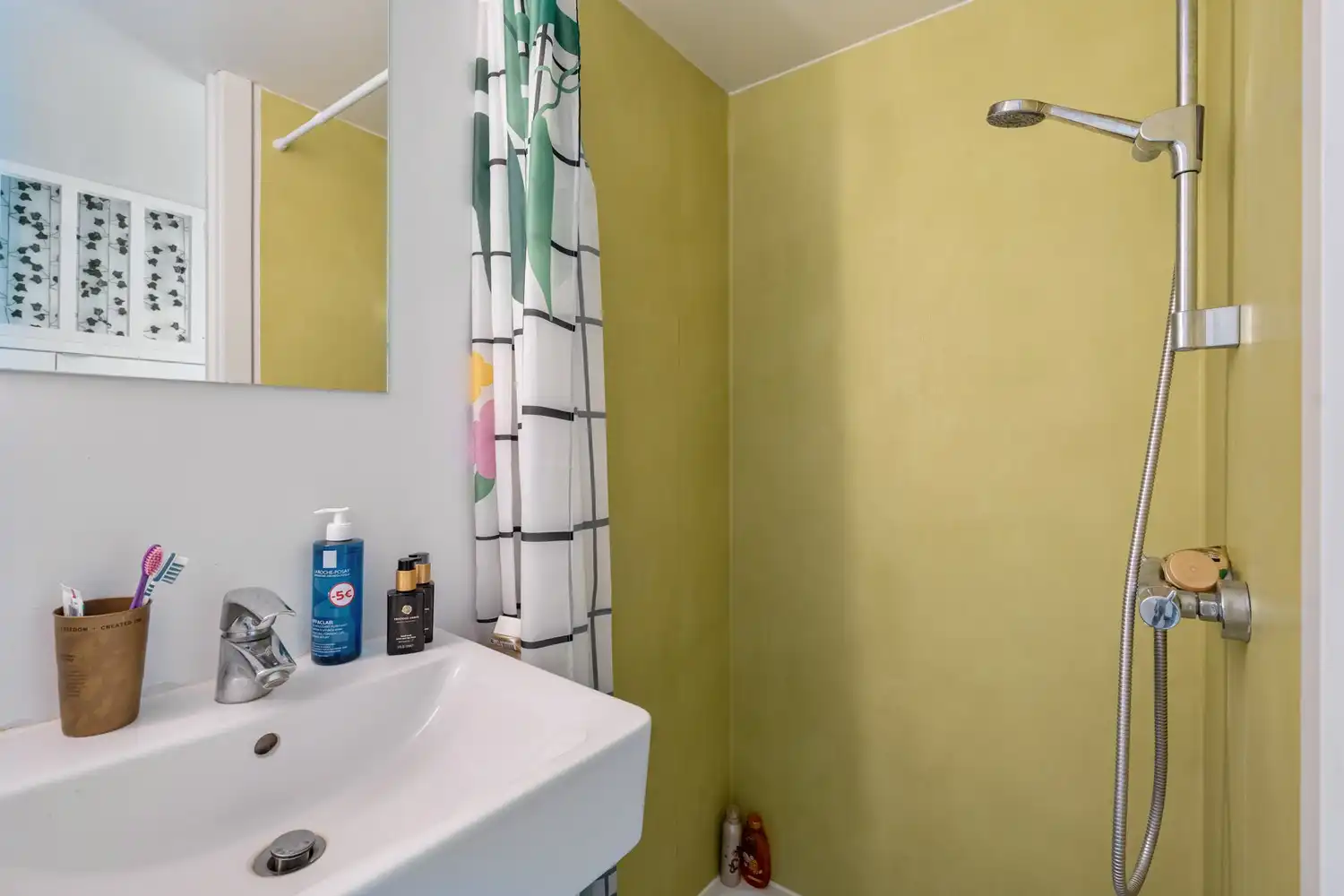 Centraal gelegen en moderne studentenkamer met eigen sanitair en een slaapverdiep! foto 8