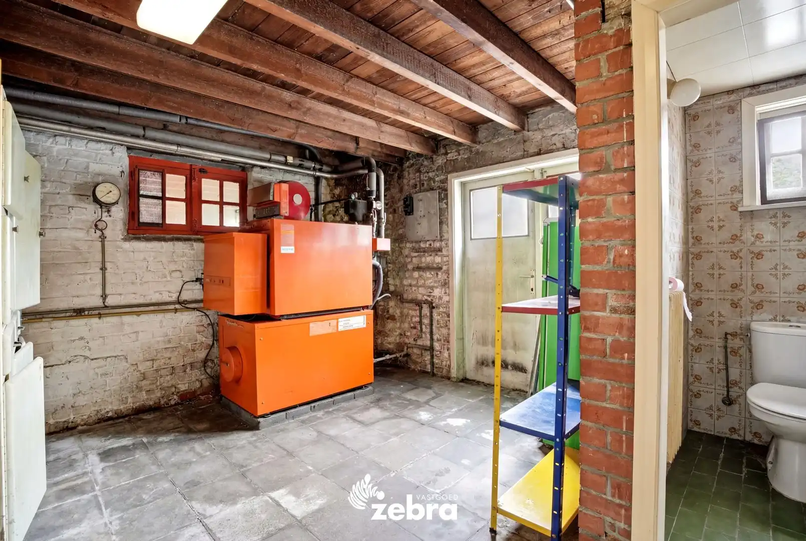 Ruime woning met 4 slaapkamers en tuin te Oostrozebeke! foto 12
