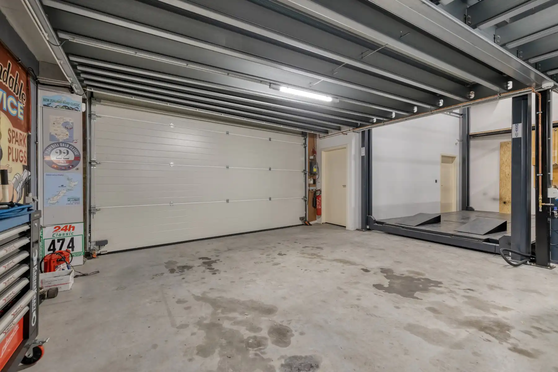 Recent vernieuwde loods met bovenliggend luxe appartement ! foto 5