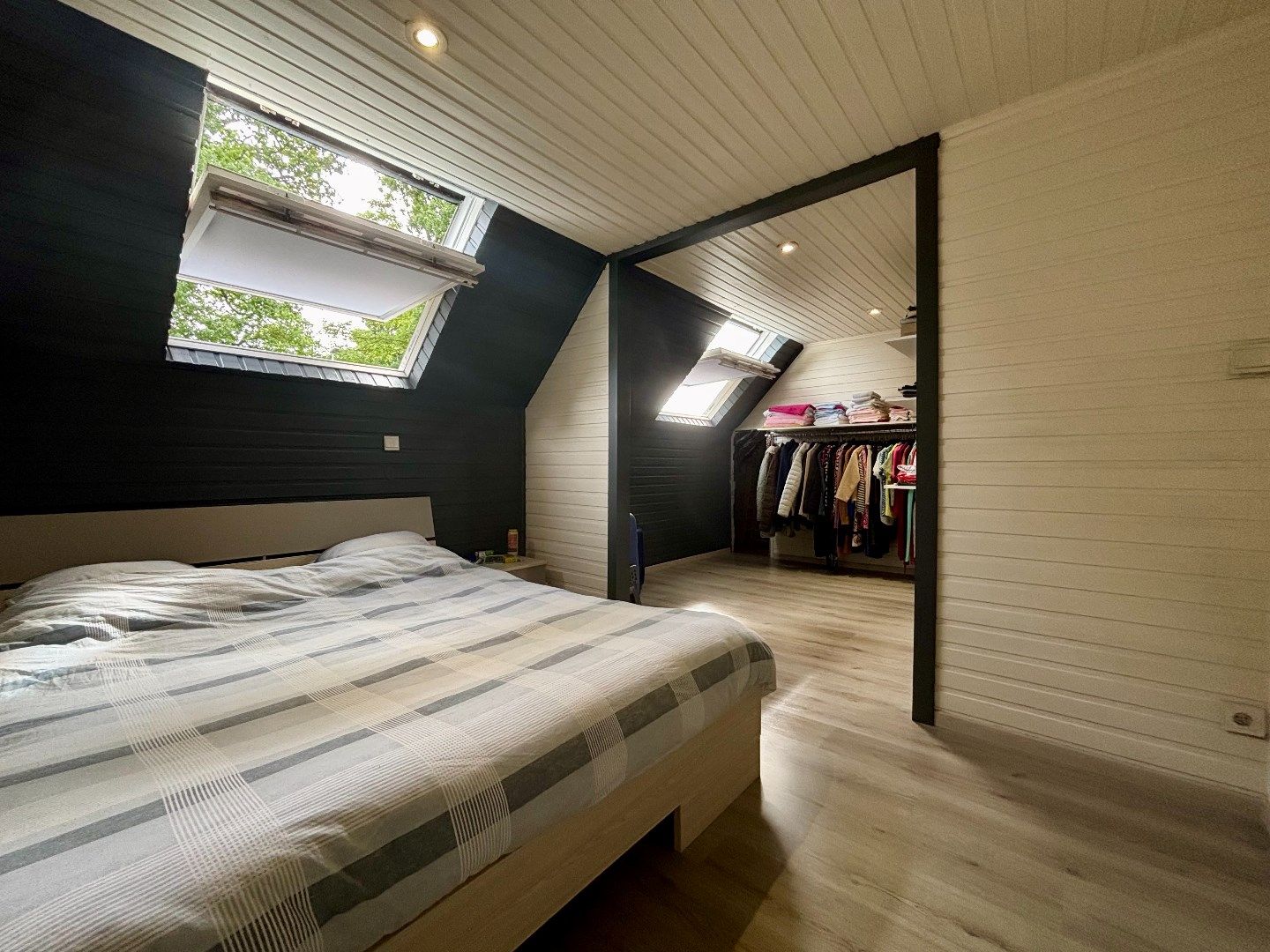 Ruime verzorgde half open woning met tuin en garage. foto 16