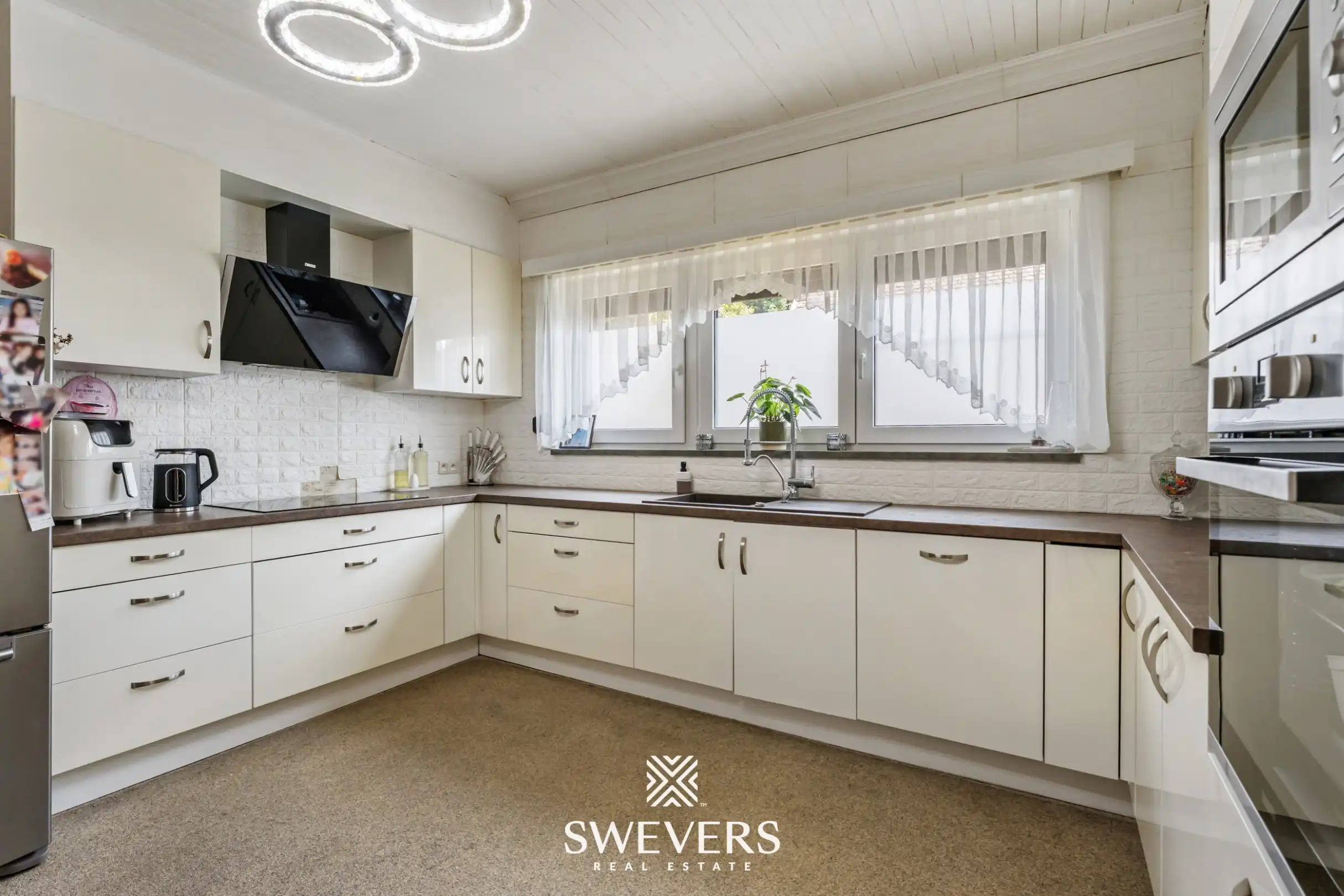 Gerenoveerde woning met 4 slaapkamers op 11a foto 8