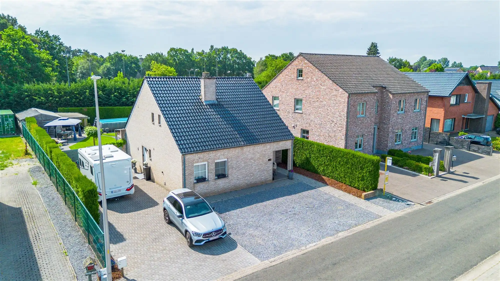 Vrijstaande woning op 763 m² met veranda en zonnige tuin  foto 3