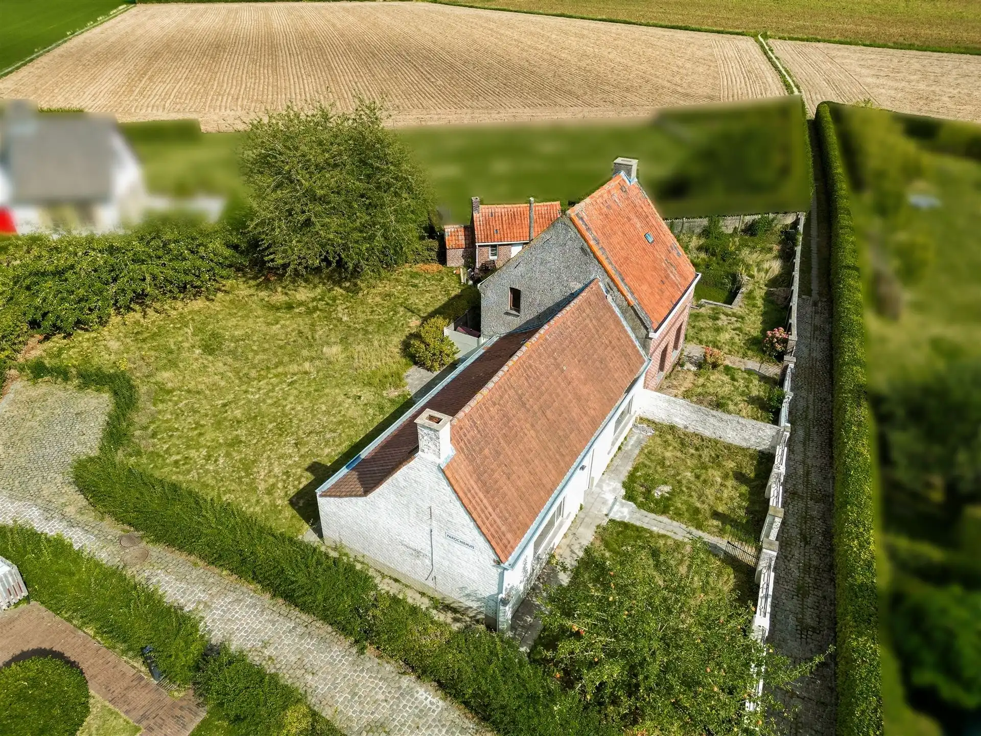 Hoofdfoto van de publicatie: 2 te renoveren woningen in het pittoreske Moregem