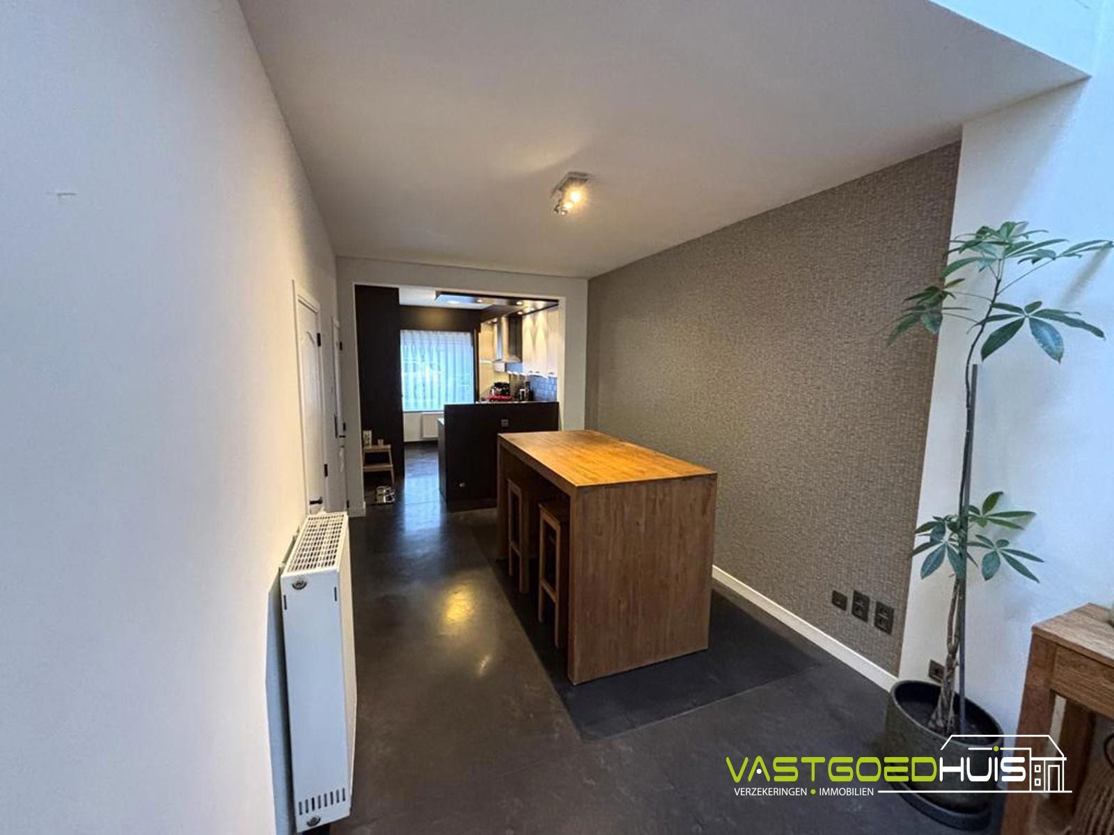 Zeer verzorgde woning met ruime garage en aangelegd terras foto 7