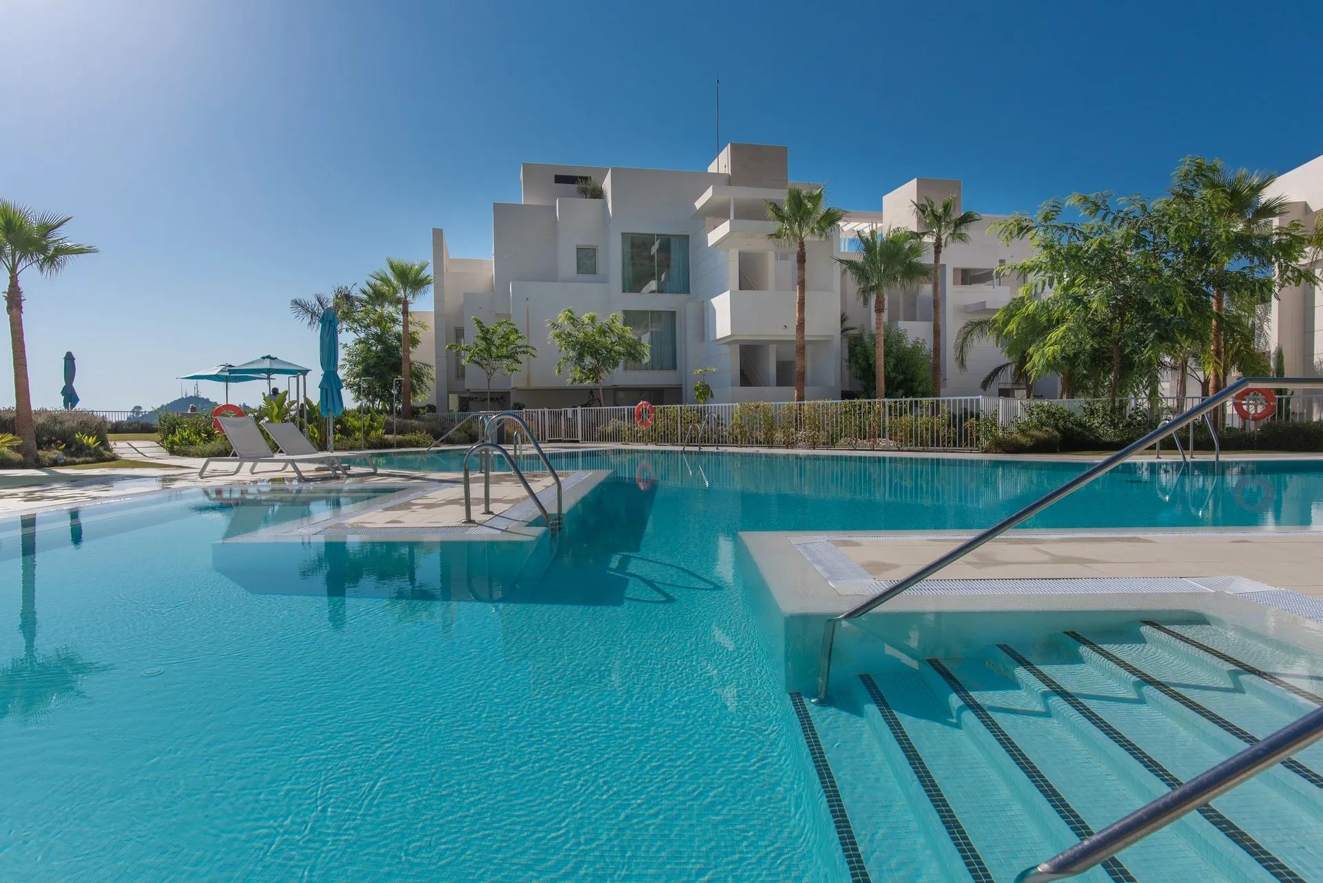 Luxe appartement met panoramisch uitzicht op de Middellandse Zee foto {{pictureIndex}}