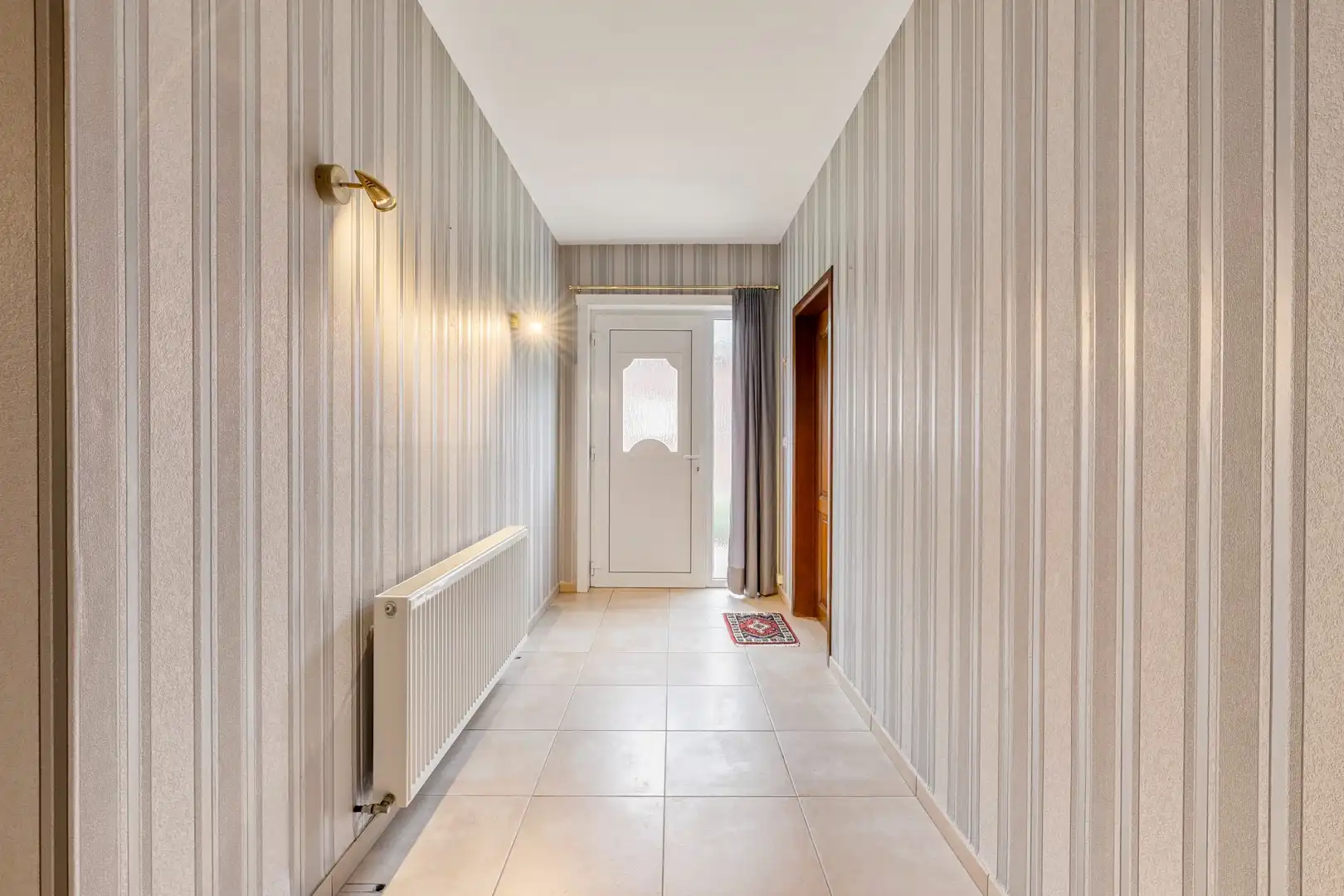 Gelijkvloerse bungalow met 2 slaapkamers, garage en riante tuin op toplocatie foto 20