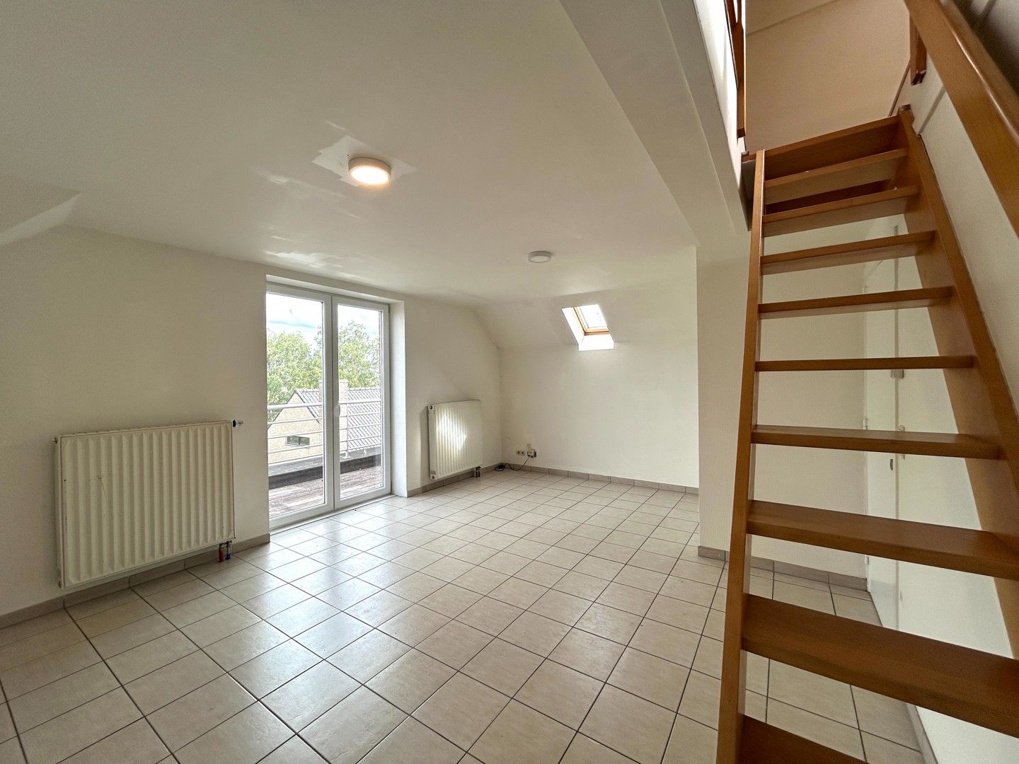 Instapklaar duplex-appartement met twee slaapkamers te Ardooie! foto 2