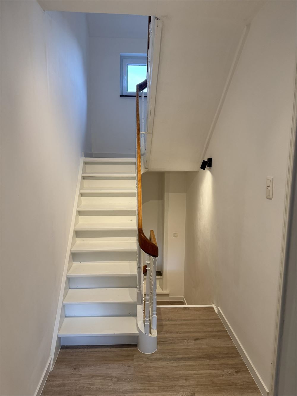 Recent volledig gerenoveerde rijwoning foto 9