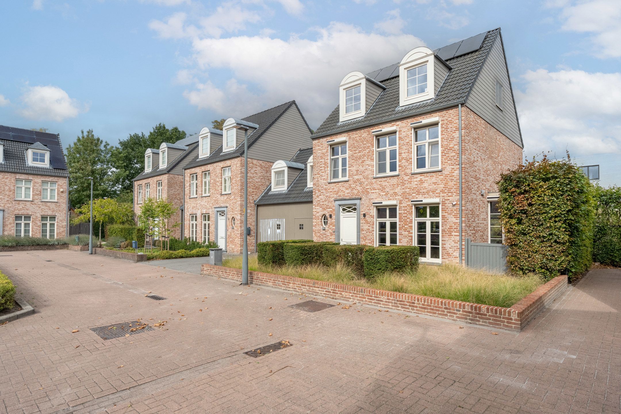 Prachtige instapklare gezinswoning op rustige locatie te Turnhout. foto {{pictureIndex}}