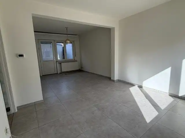 Gelijkvloersappartement met 2 slaapkamers + kelder foto 4