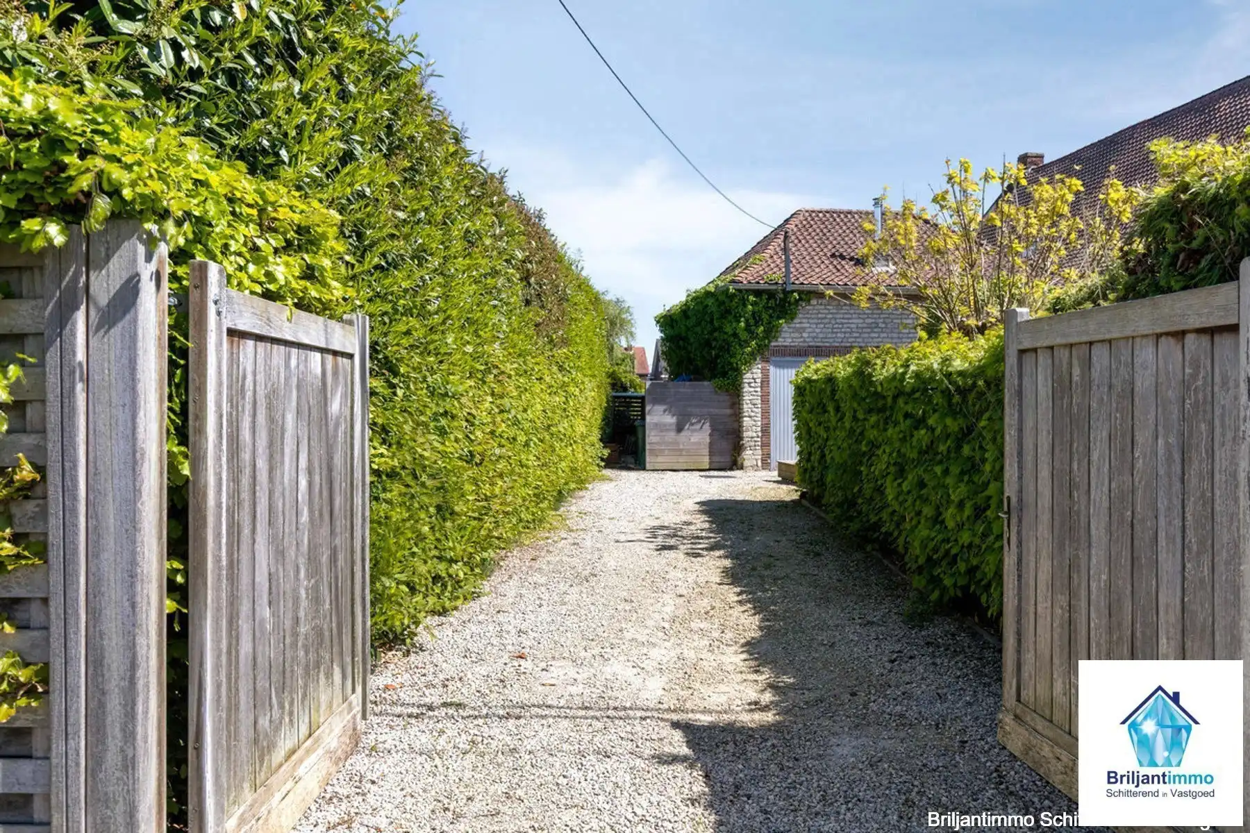 Uiterst charmante en gerenoveerde hoeve met gezellige tuin foto 30