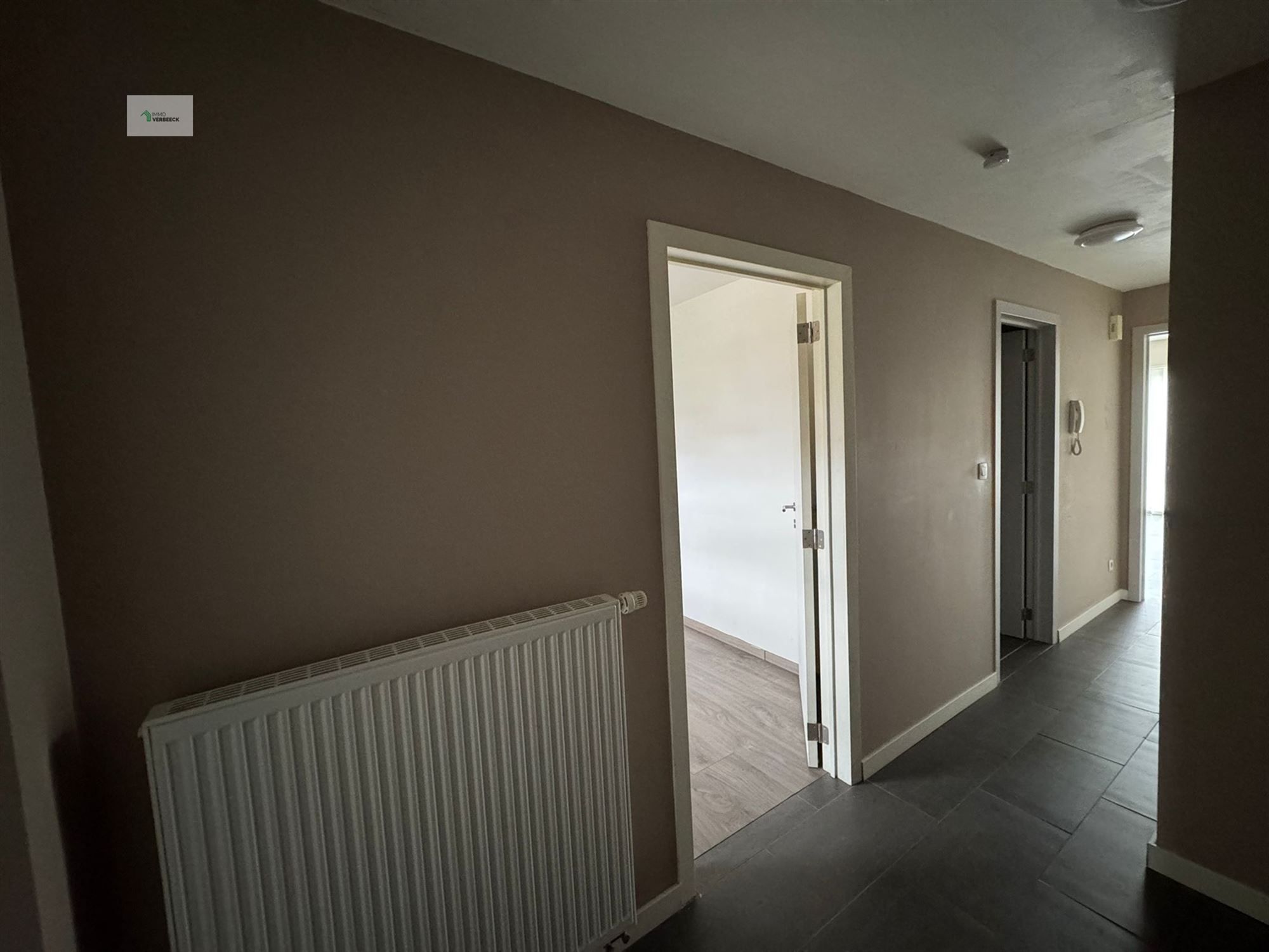 Instapklaar één slaapkamer appartement met afgesloten garage foto 8