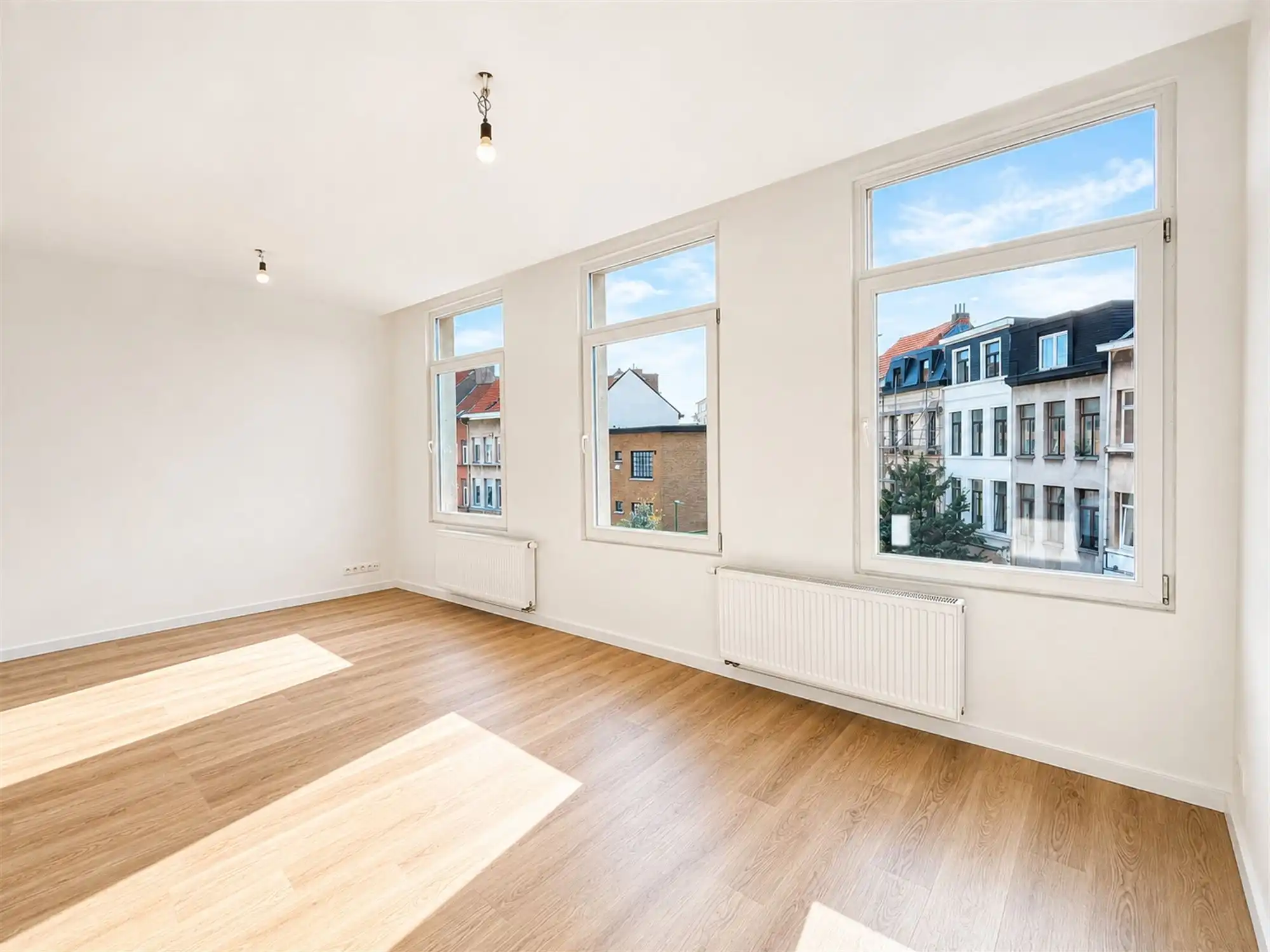 Instapklare gerenoveerde studio te Antwerpen foto 2