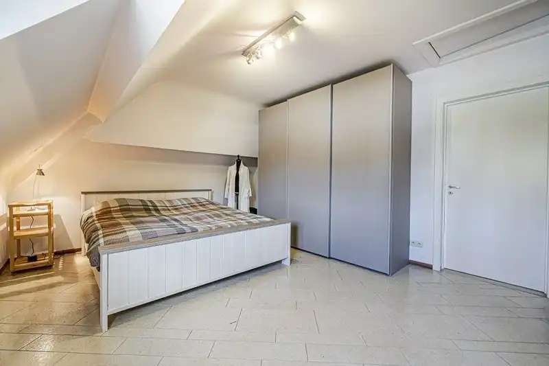 Karaktervolle, statige villawoning met 3 à 4 slpks en royale tuin foto 32