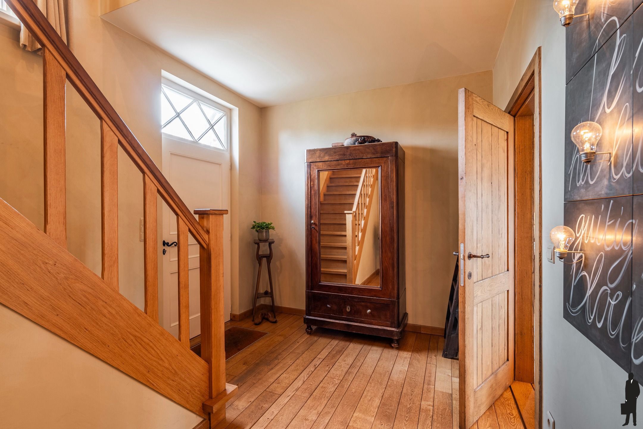 Villa met 4 tot 5 slaapkamers, weiland en paardenstallen (2) foto 3