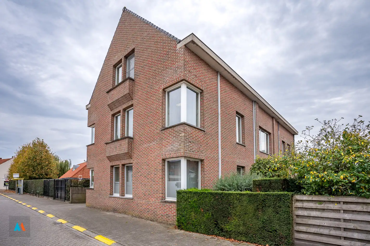 Kantoorgebouw met dakappartement foto 27