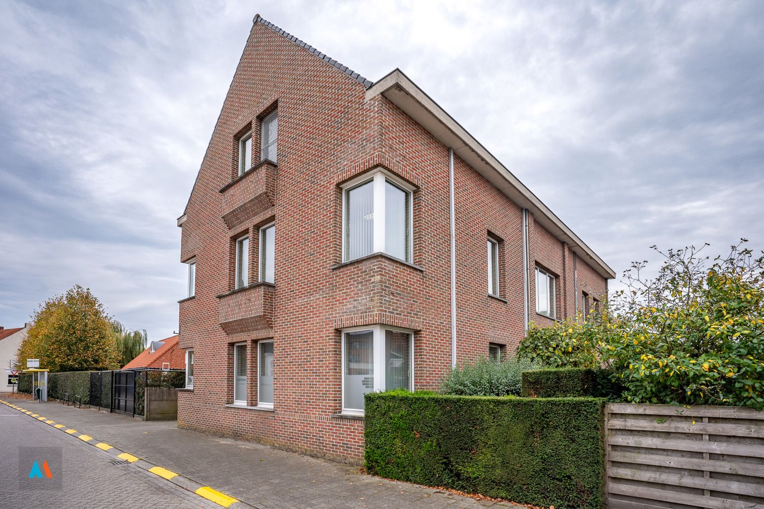 Kantoorgebouw met dakappartement foto 27