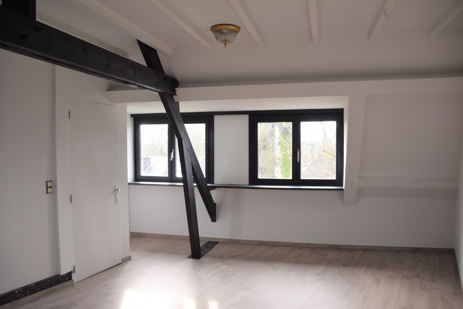Rustig gelegen in het dorpscentrum van Moorsel! foto 16