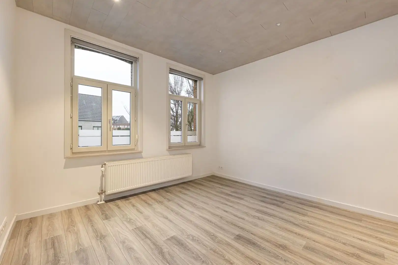 Centraal gelegen woonst met terras en garage. foto 6