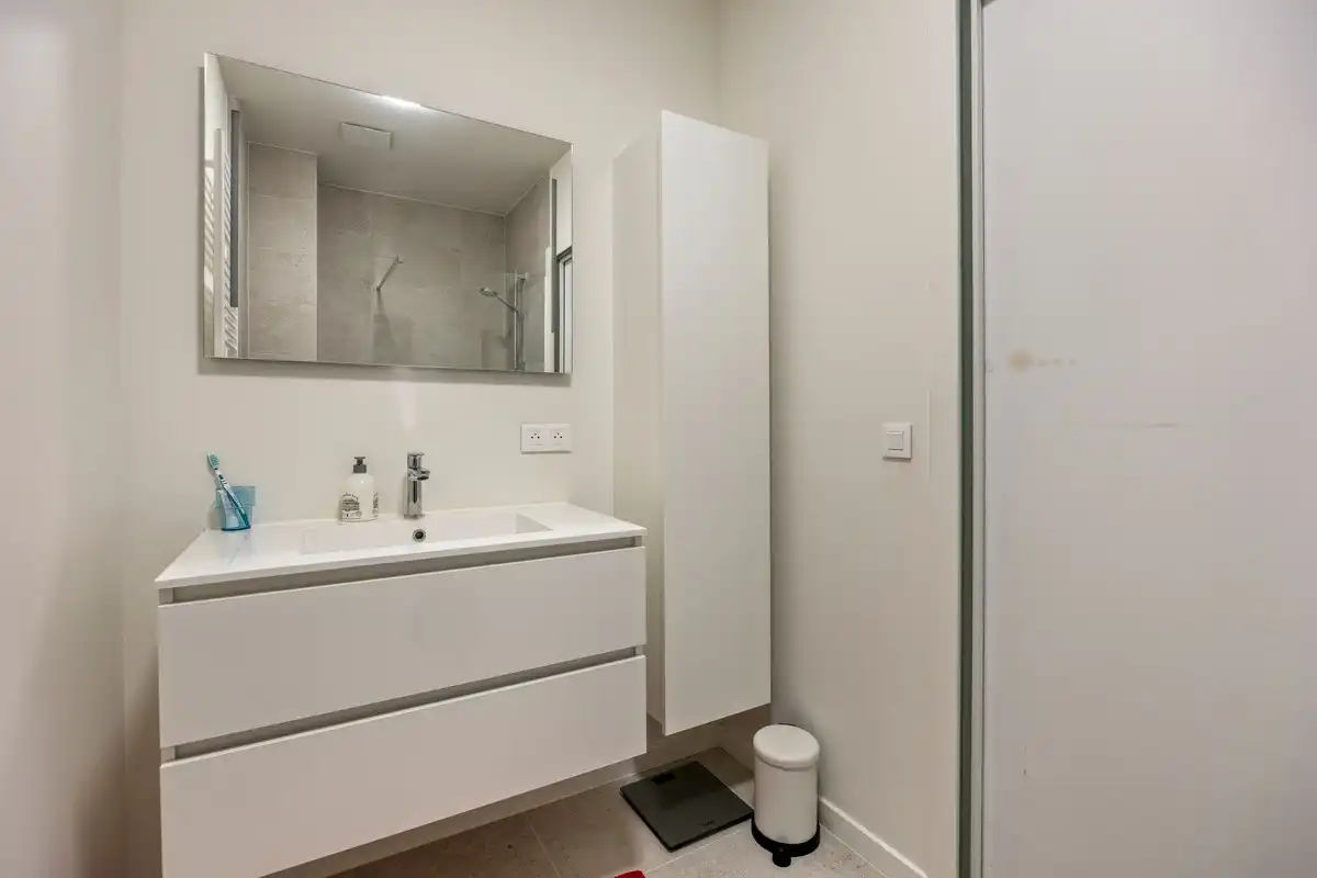 Zeer recent tweeslaapkamerappartement op een rustige ligging in hartje centrum. foto 14