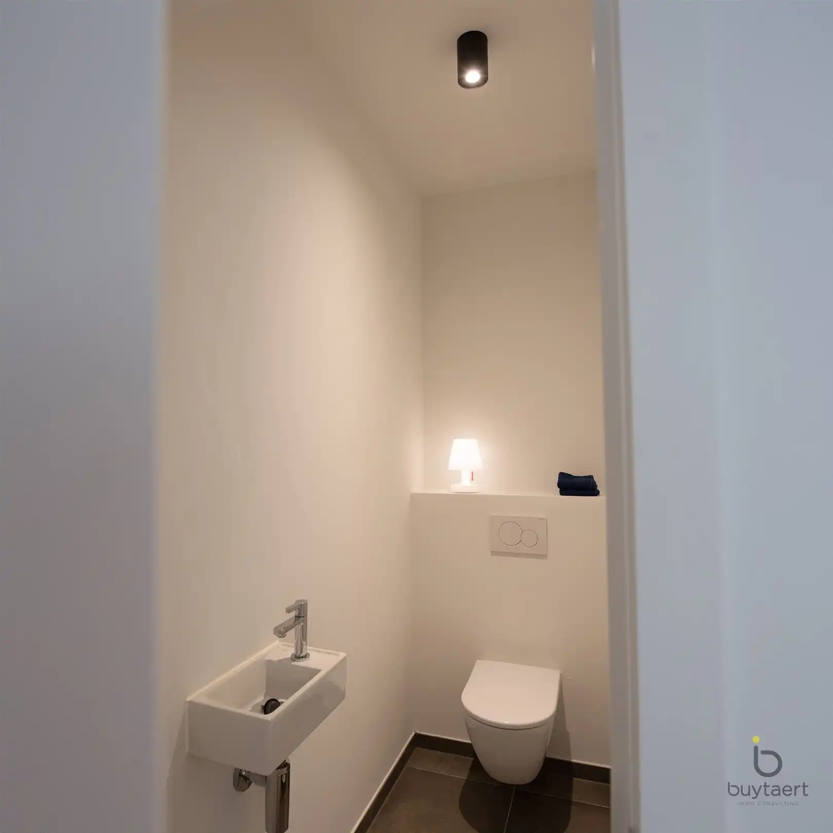 Nieuwbouw appartement met ruim terras en parking te Zoersel. foto 25