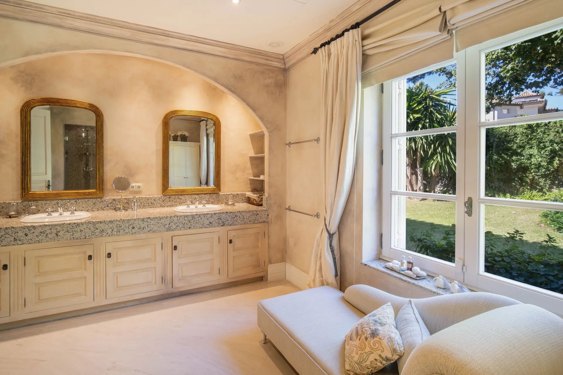 Mediterrane meesterwoning in Marbella’s meest prestigieuze enclave foto 10