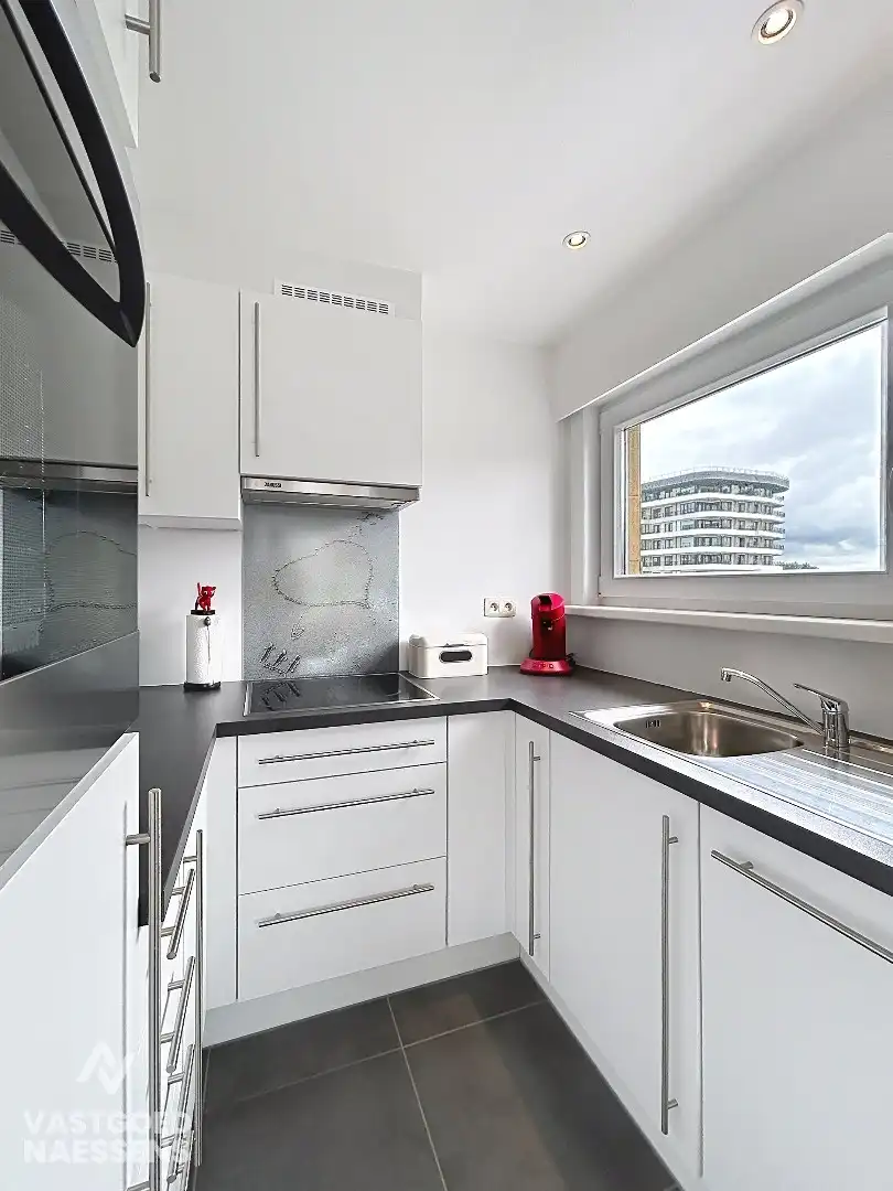 LICHTRIJK HOEKAPPARTEMENT MET 3 SLPK VLAKBIJ ZEE foto 3