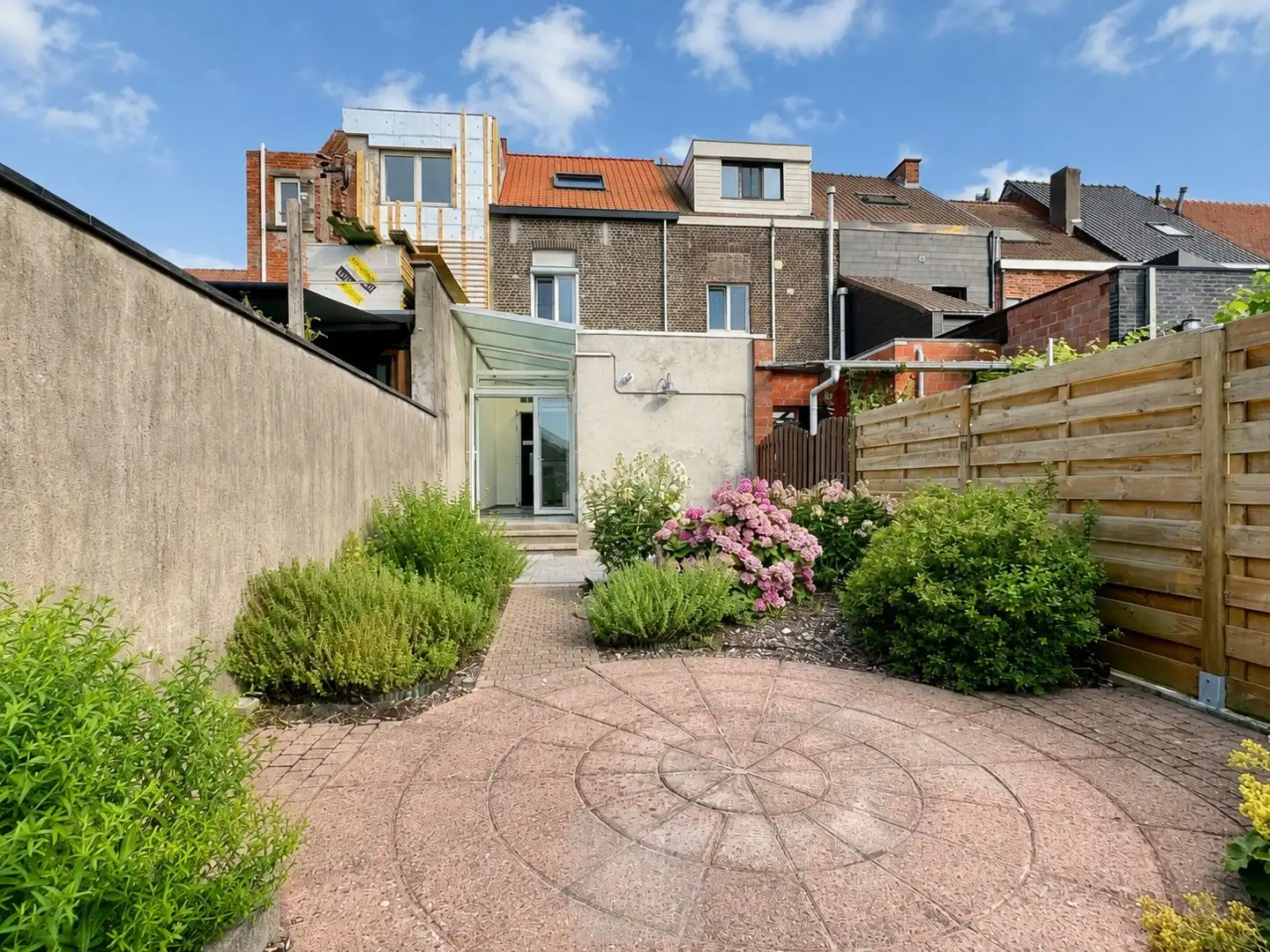 Instapklare woning met toffe stadstuin op gegeerde locatie! foto 7
