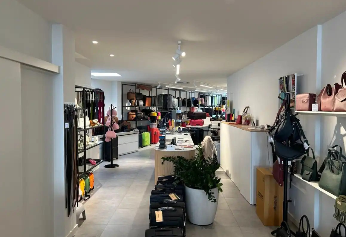 Volledig gerenoveerd commercieel gelijkvloers in het hart van Heist-op-den-Berg foto 3