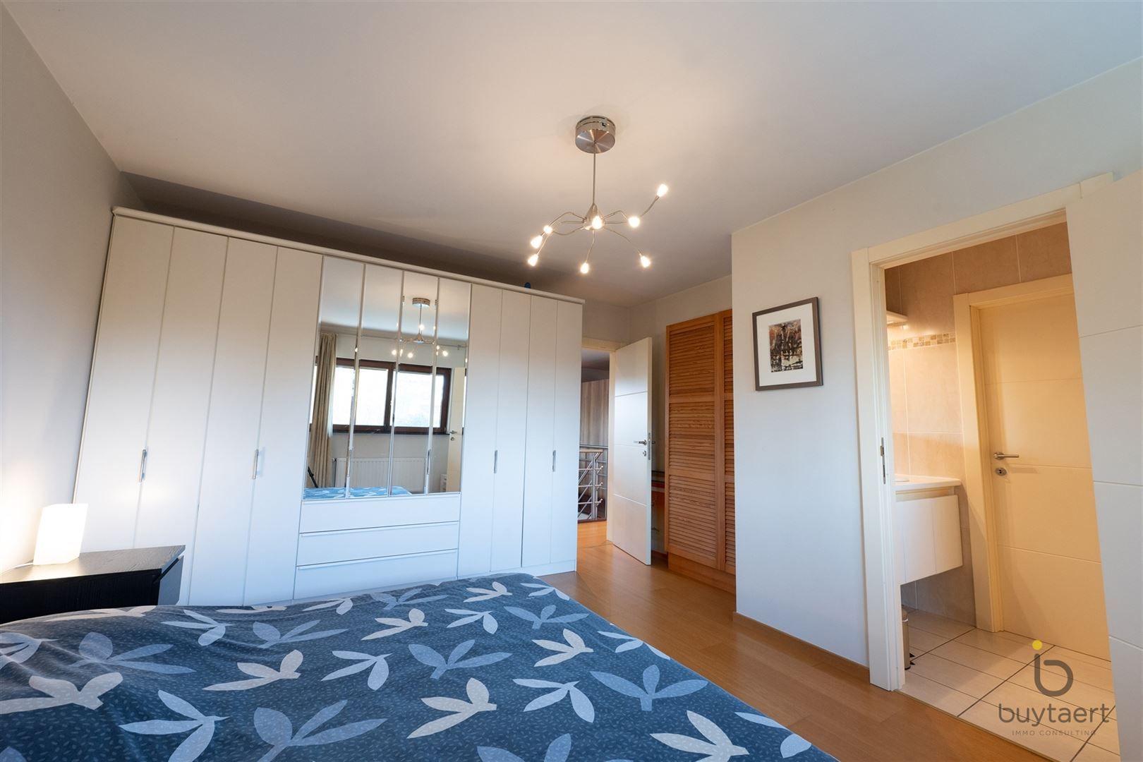 RUIMTE, RUST EN ONTSPANNING: MODERNE VILLA MET ZWEMBAD, SAUNA EN JACUZZI foto 27