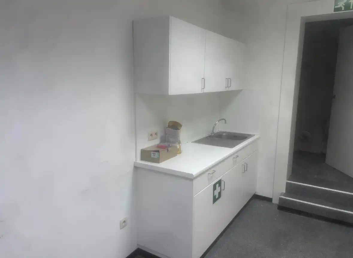 Topligging in hartje Halle – Instapklaar handelspand van 215 m² foto 5