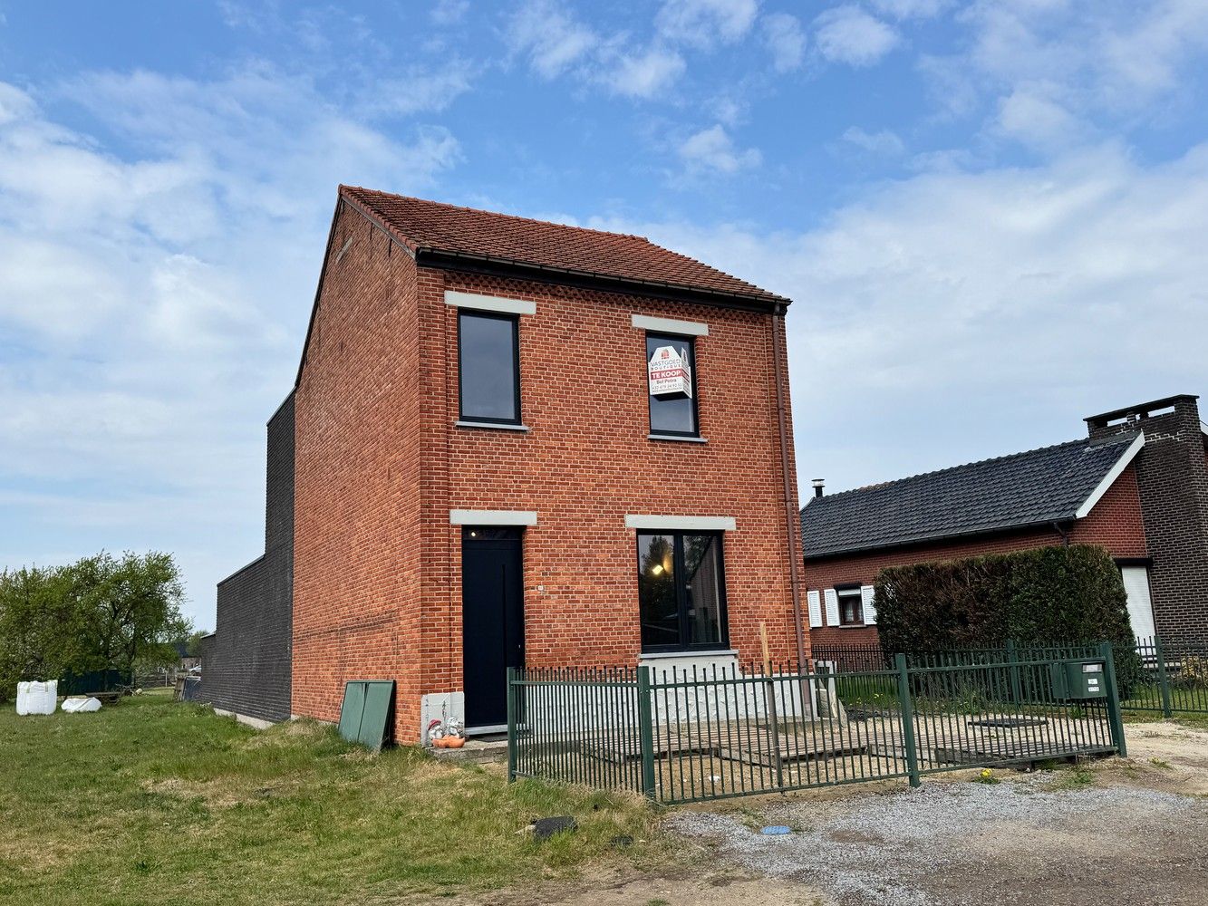 🏡  Casco woning met bijbouw op royaal perceel van 15a foto {{pictureIndex}}