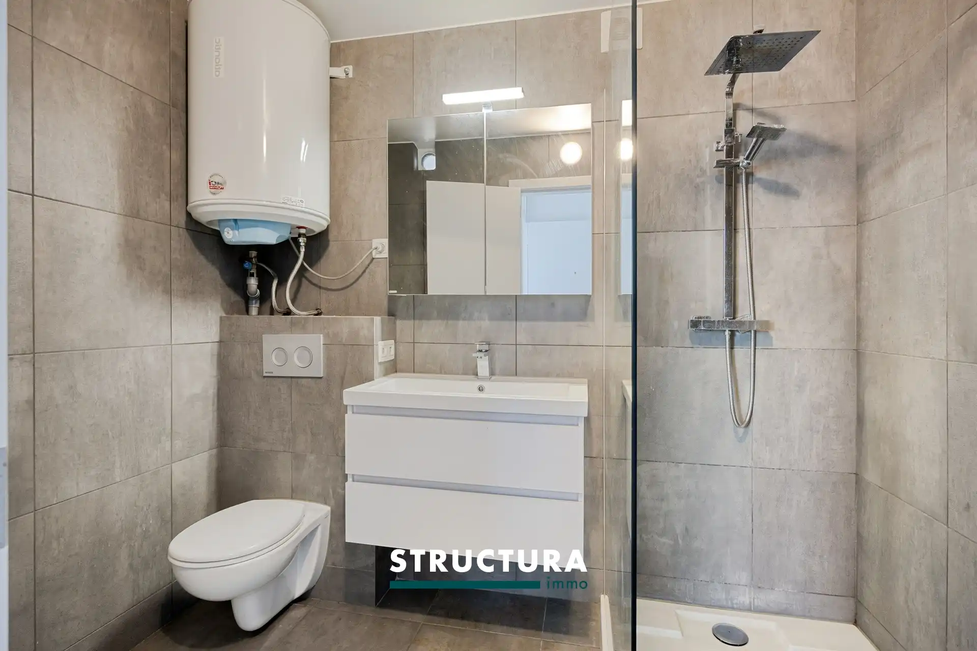 Gerenoveerd appartement op tweede verdiep foto 8