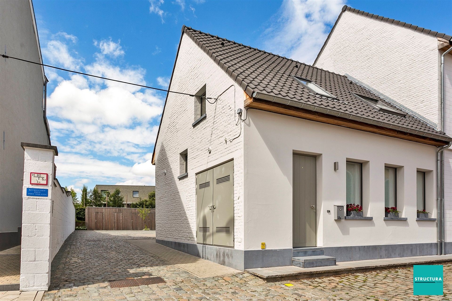 VOLZET: Gerenoveerde twee slaapkamer woning in de dorpskern van Ossel foto {{pictureIndex}}