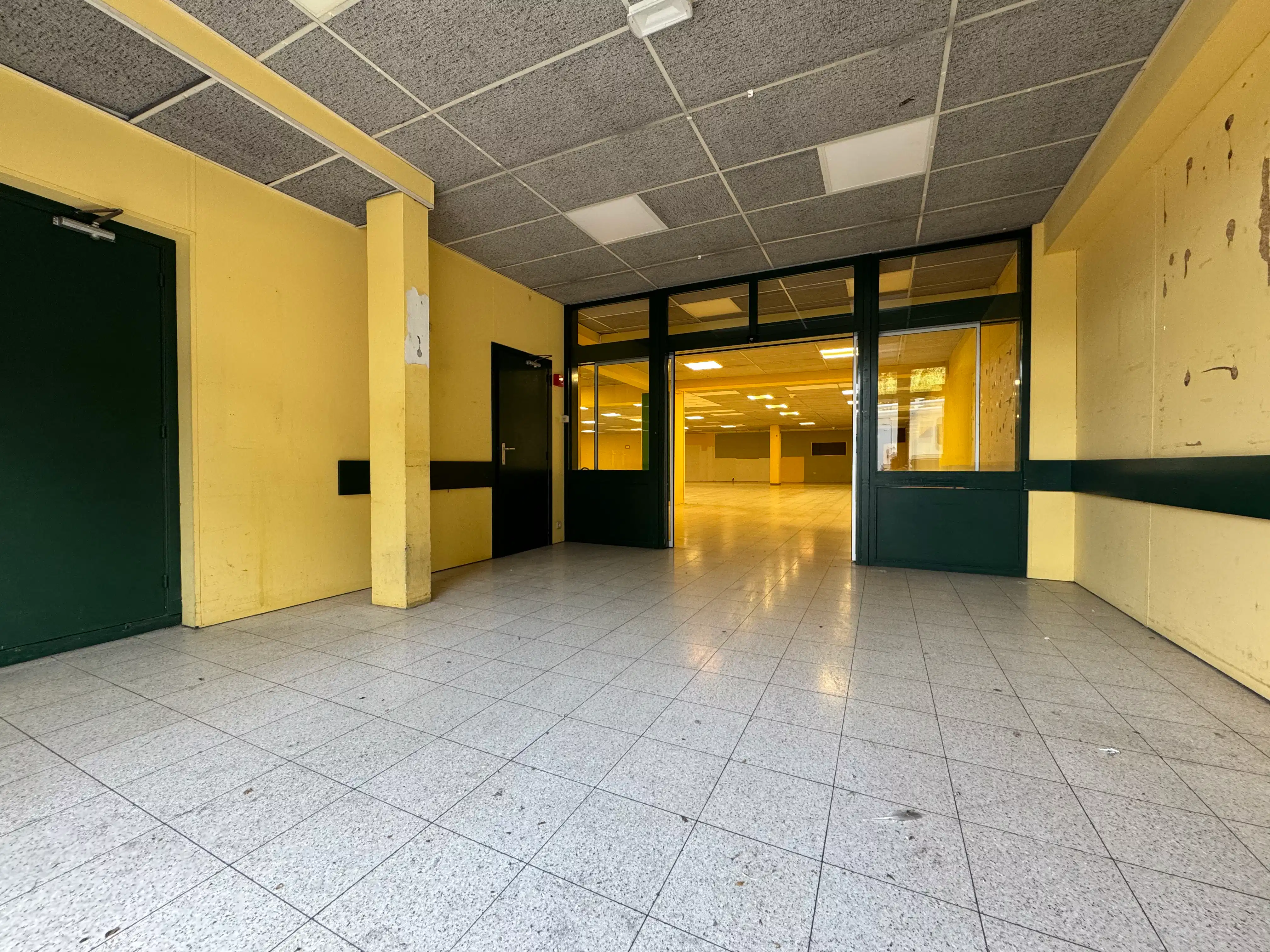 Handelsgelijkvloers 625 m² foto 2