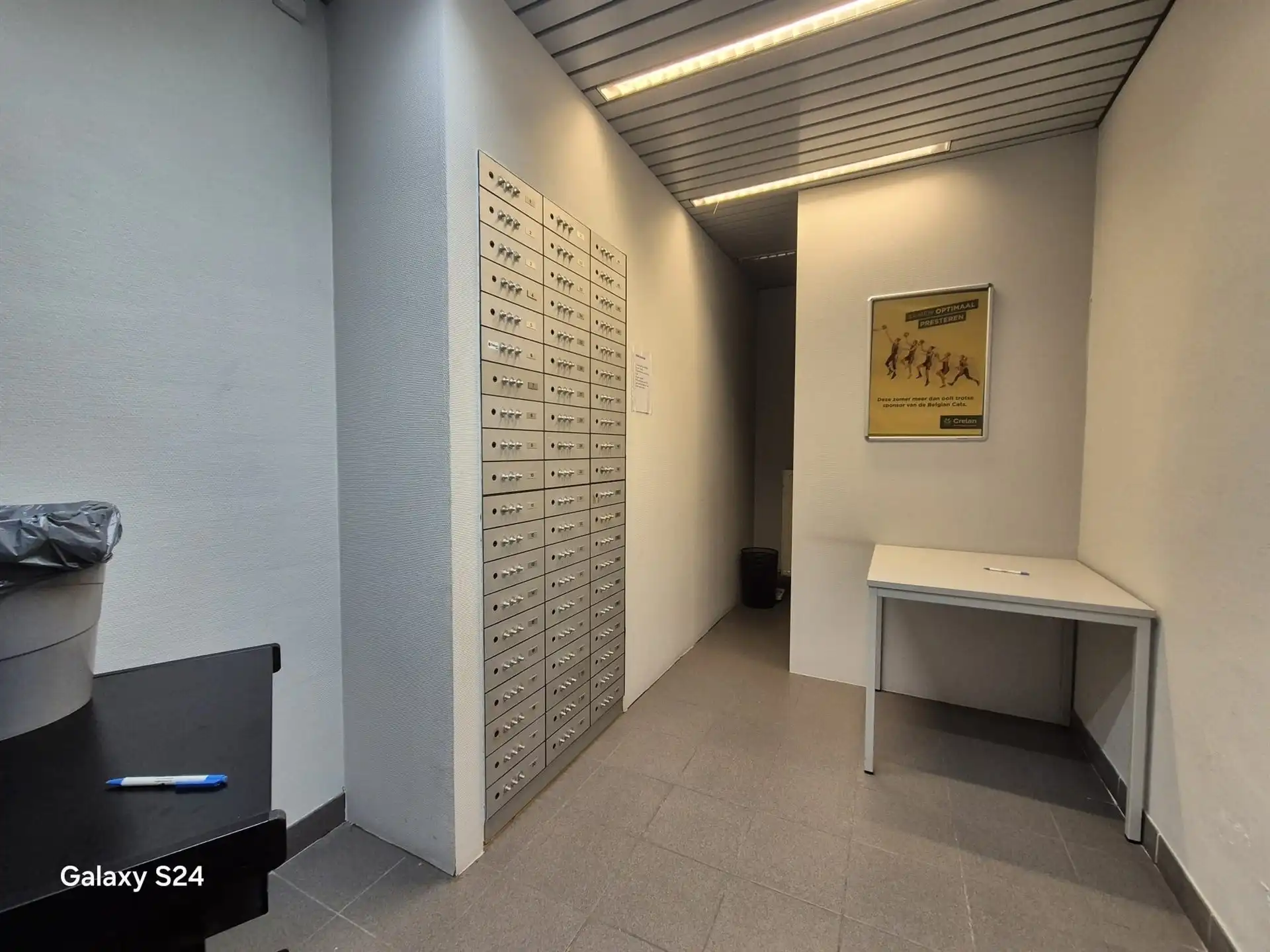 Ruim handelspand te huur – voormalig bankkantoor.  foto 13