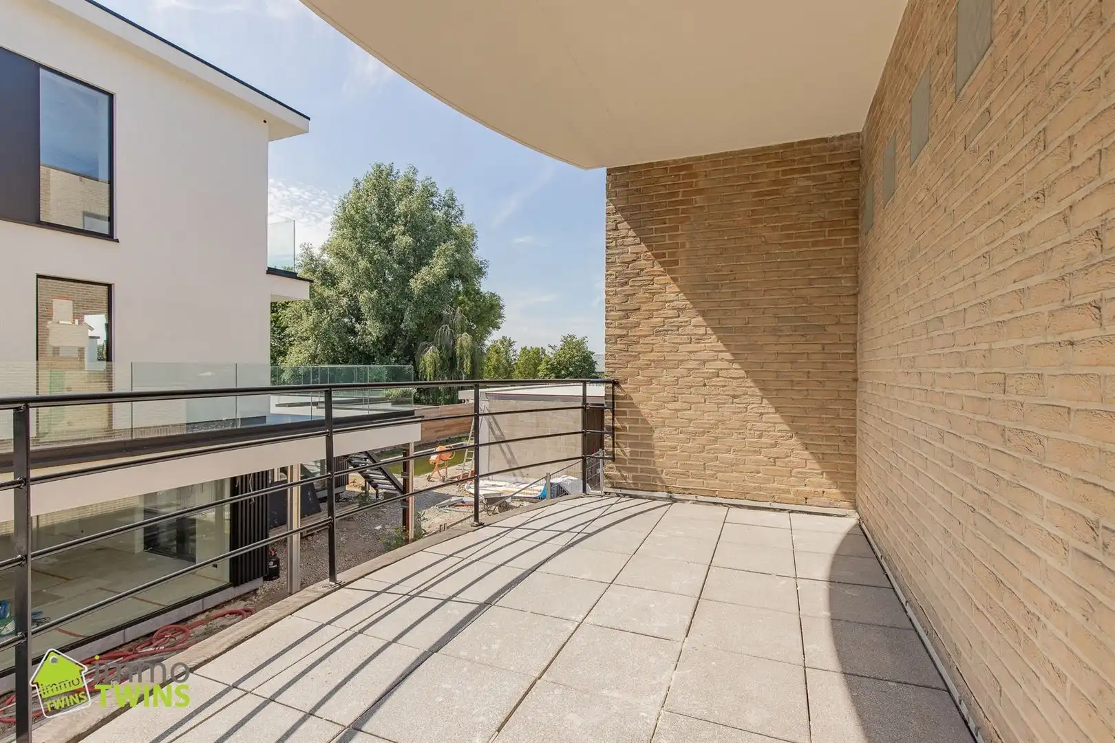 Ruim totaal gerenoveerd appartement van 119 m² met terras, staanplaats en garage te Appels bij Dendermonde foto 7