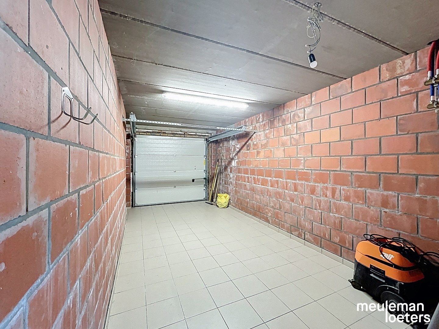 Ruime gezinswoning met garage foto 11