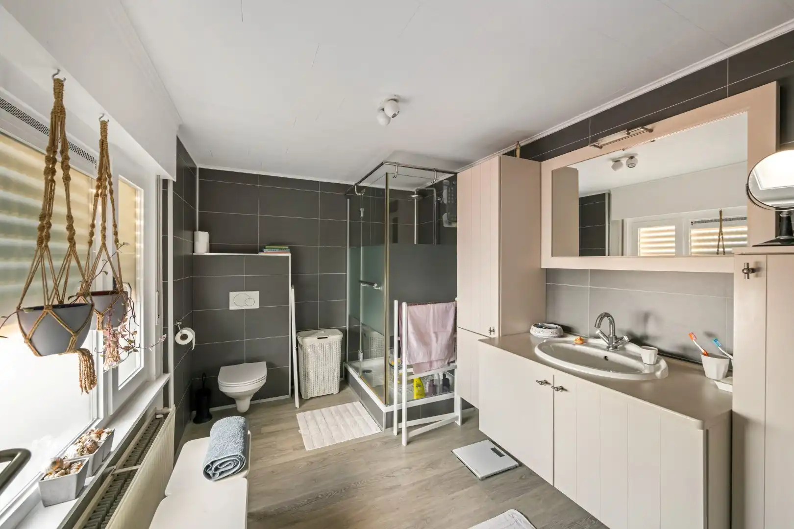 Instapklare woning met 3 slaapkamers en zonnige tuin in Vlamertinge foto 10