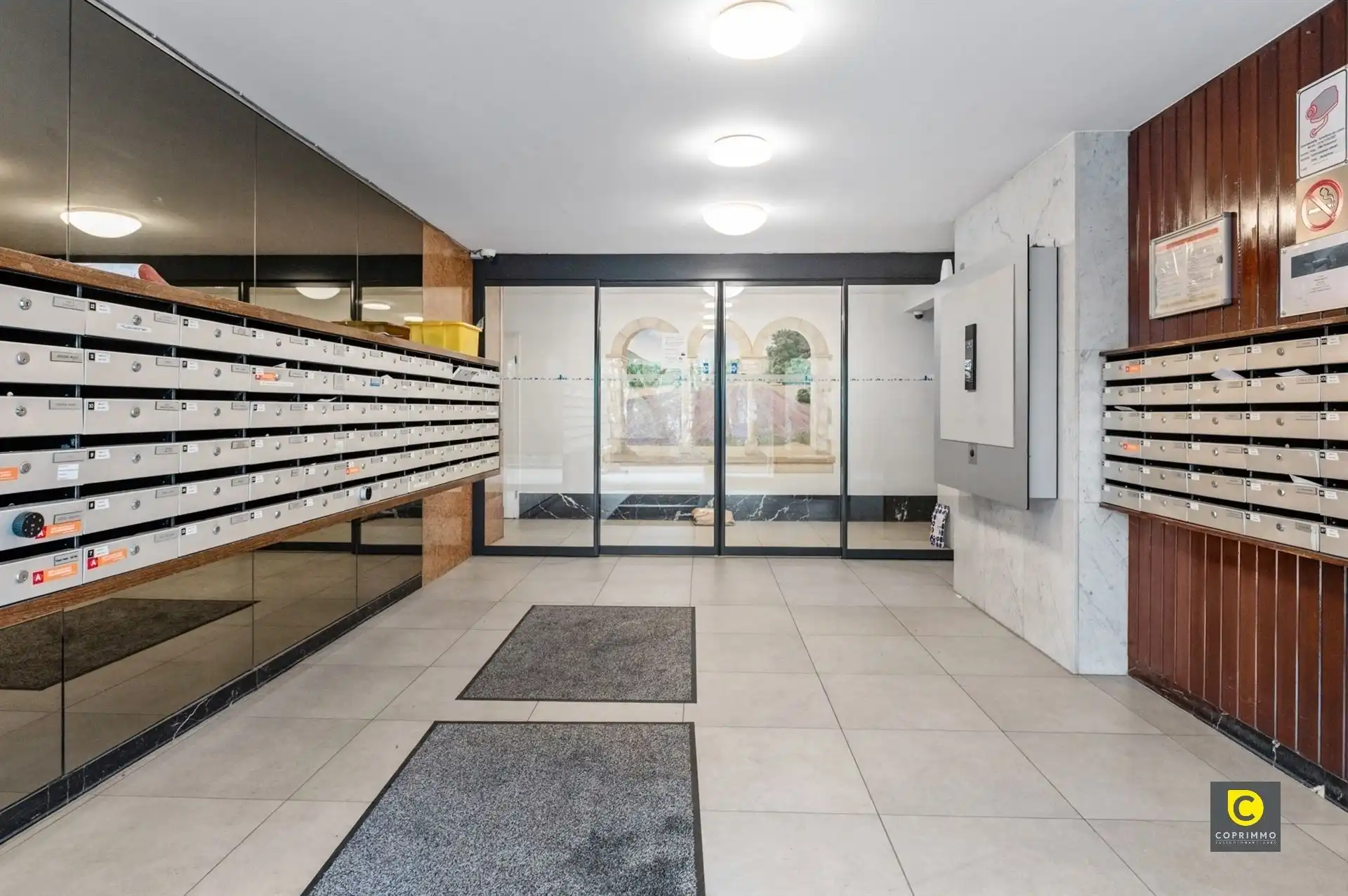 Kwalitatief gerenoveerd appartement met terras foto 12